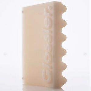 Glossier Wavy Tray Salt Milky Ecru